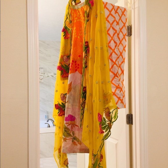 Pakistani Designer charizma collection - Picture 5 of 8